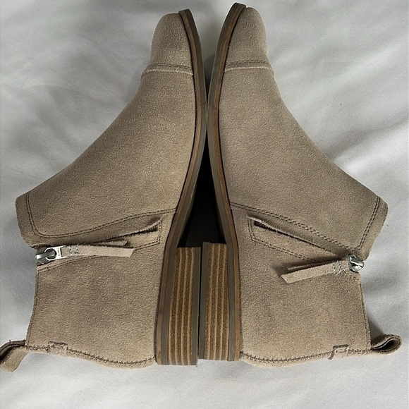 TOMS Reese Tan Suede Ankle Boots - Picture 4 of 8